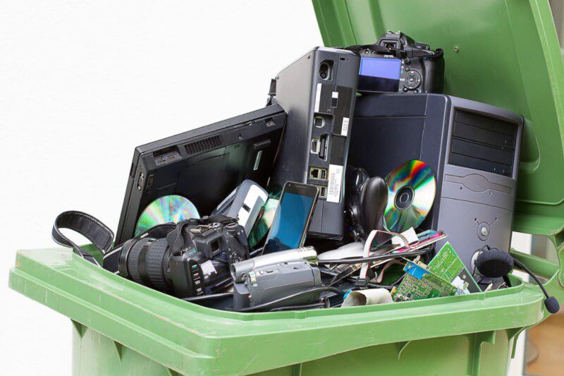 5 Options to Efficiently Dispose of Old Office Equipment